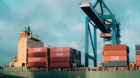 INS: Deficitul comercial al României s-a redus cu 7% în primele patru luni din 2026, pe fondul creșterii exporturilor și al temperării importurilor