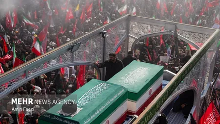 Iran: Mulțimi impresionante participă la procesiunea funerară organizată la Teheran în memoria liderului suprem, Ali Khamenei
