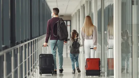 Parlamentul European votează noi drepturi pentru pasagerii aerieni. Trolerul de cabină va fi inclus în prețul biletului