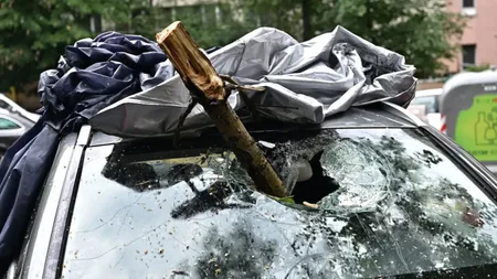 Ți-a fost avariată mașina de furtuna din București? Cine plătește despăgubirile și ce trebuie să faci pentru a-ți recupera banii
