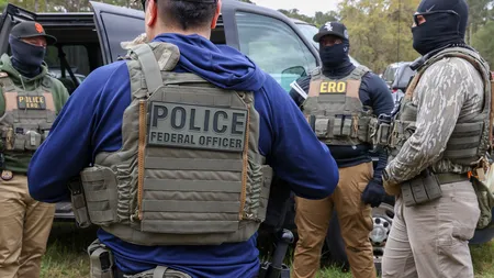 Trump suspendă majoritatea controalelor rutiere ale ICE, după două incidente mortale în care au fost implicați agenți ai serviciului de imigrare