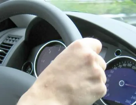 Un șofer a primit o amendă colosală, pentru depășirea vitezei, deși conducea ”doar” cu 82 de km/h. El trebuie să scoată din buzunar o sumă cu 6 cifre