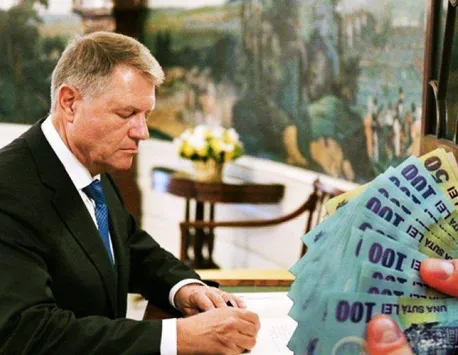 Klaus Iohannis a promulgat legea. Indemnizaţiile majorate cu 3500 de lei intră pe card după ce apare decretul în Monitorul Oficial