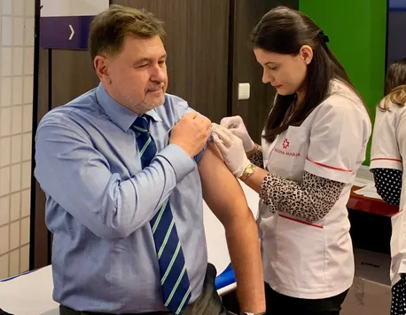 Alexandru Rafila recunoaşte în sfârşit: „Vaccinarea nu opreşte transmiterea”