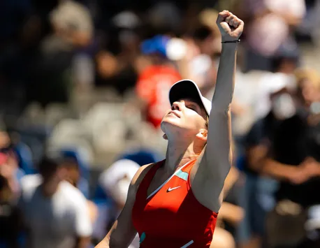 Simona Halep, victorie la Australian Open. A spulberat-o pe Danka Kovinici în două seturi fulger. Cu cine va juca în optimi VIDEO