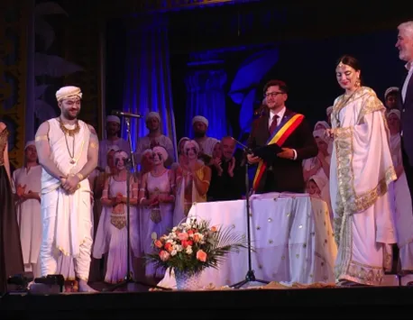 Moment inedit la teatru! Doi actori români s-au căsătorit pe scenă la finalul spectacolului, în fața tuturor