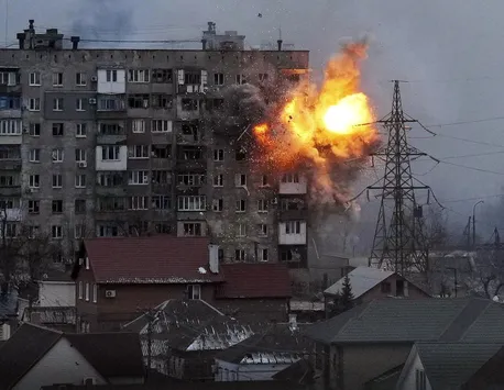 Război în Ucraina. Forţele ruse bombardează peste 40 de oraşe în Donbas