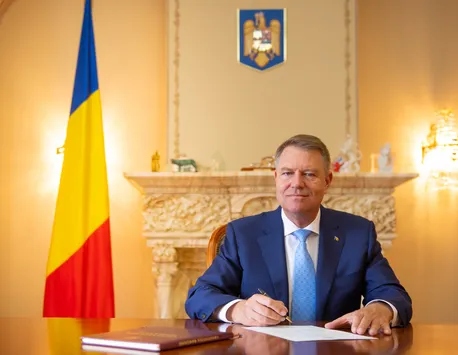 Klaus Iohannis a semnat: condamnații penal nu mai pot candida pentru funcția de președinte al României