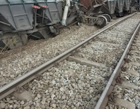Tren deraiat între Paşcani şi Iaşi. Circulaţia feroviară este întreruptă