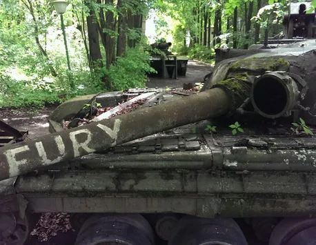Imagini VIRALE din Ucraina: Ruşii au fugit şi au lăsat tancurile pe câmp
