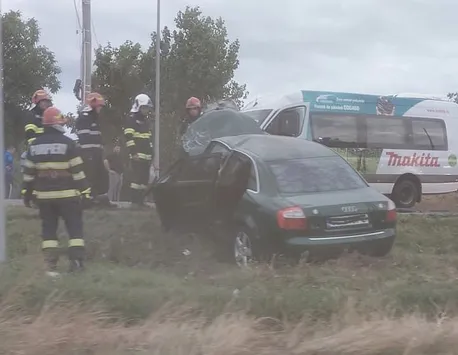 Val de accidente în România. Microbuz lovit de maşină în Ilfov, motociclist rănit grav la Galaţi