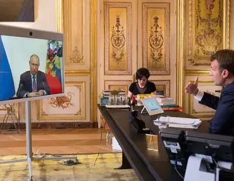 Izbucnire violentă a lui Emmanuel Macron, în discuţiile cu Putin. Preşedintele Rusiei i-a închis brusc telefonul: „Hai, că sunt la sală!”