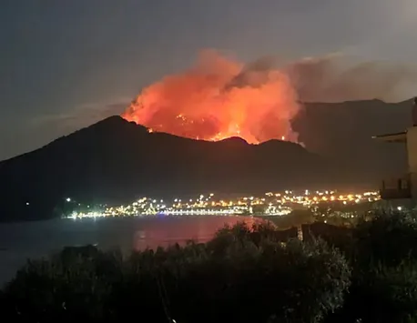 Incendiu violent în Thassos, o insulă plină de turişti români