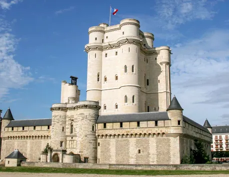 Guvernul francez anunţă măsuri după ce două turiste din Rusia nu au fost lăsate să intre într-un muzeu de lângă Paris