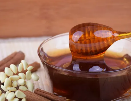 Ce se întâmplă dacă mănânci usturoi cu miere pe stomacul gol timp de 7 zile. Rețeta de preparare