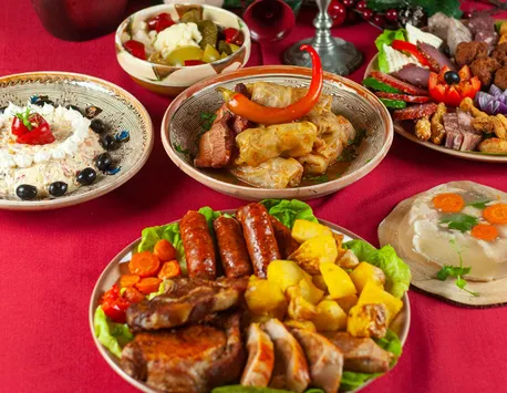 Topul ţărilor în care masa de Crăciun costă cel mai mult. Pe ce loc se află sarmalele şi cozonacul româneşti