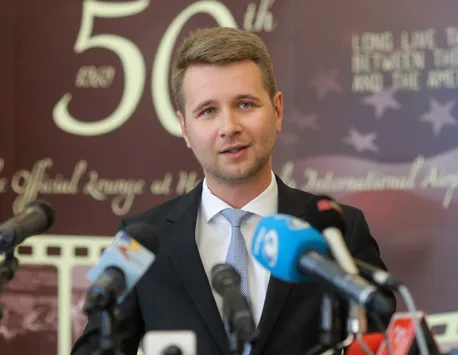 George Alexandru Ivan, fost director general al Companiei Aeroporturi Bucureşti, reţinut pentru trafic de influenţă