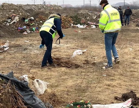Cadavrul unui bebeluş de câteva luni, găsit la groapa de gunoi din Oraviţa. Polițiștii caută părinții