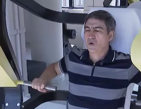 „Jos pălăria!”: Victor Pițurcă arată excelent la 67 de ani. Câte abdomene face zilnic și ce alimentație are