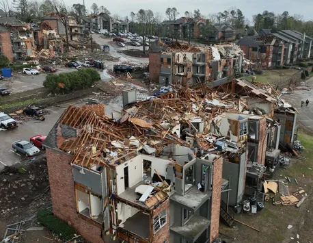 O tornadă violentă a măturat tot în cale. VIDEO cu dezastrul lăsat în urmă