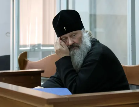 Stareţul mănăstirii Lavra Pecerska din Kiev, cea mai mare din Ucraina, arestat de SBU sub acuzația că susține războiului Rusiei în Ucraina. Zeci de credincioși au protestat în fața mănăstirii