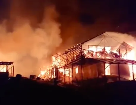 Tone de cereale și utilaje agricole distruse într-un incendiu în Buzău
