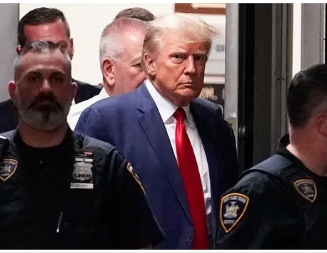 Donald Trump trebuie să răspundă la 37 de capete de acuzare în dosarul documentelor clasificate. El este primul preşedinte american pus sub acuzare
