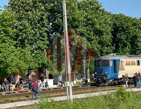 Locomotiva unui tren a luat foc în Iași. Circa 200 de călători au fost evacuați