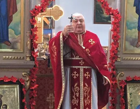 Un fost senator al României a devenit preot misionar. Ioan Aurel Rus ţine slujbe pentru vârstnici şi persoane cu handicap, fără să fie retribuit