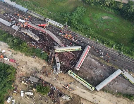 Catastrofă feroviară: Sute de morți și de răniți după ce două trenuri s-au ciocnit violent