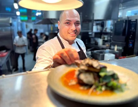 De la Chef la Cuțite la Casa Timiș. Domeniul familiei Timiș își completează echipa cu Cătălin Petrescu, specializat în bucătăria asiatică contemporană