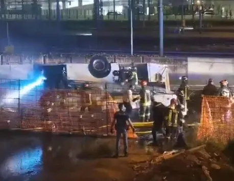 Accident cumplit în Italia: peste 20 de morţi după ce un autobuz a căzut în gol la Veneţia