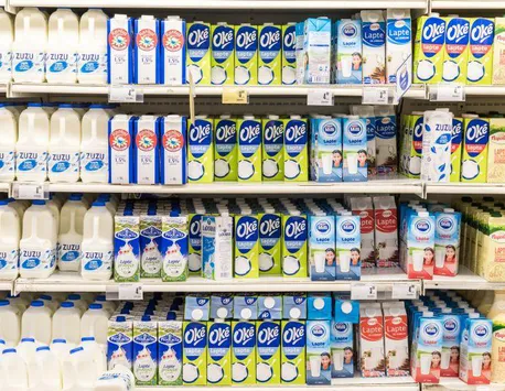 Cât de sănătos este laptele din supermarket? Greșeala pe care o fac mulți români. Președintele APC: „Din păcate, 99% nu știu să facă diferența”