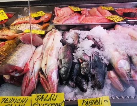 Sfaturi esenţiale de la ANPC pentru românii care cumpără peşte de Florii. Ce trebuie să ştie atunci când merg la magazin