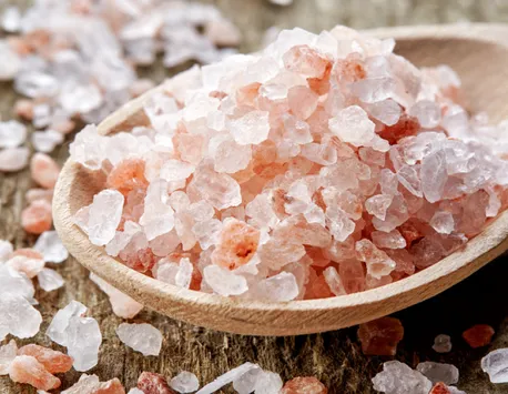 Adevărul despre sarea roz de Himalaya. De unde provine şi ce efecte are, de fapt, asupra organismului