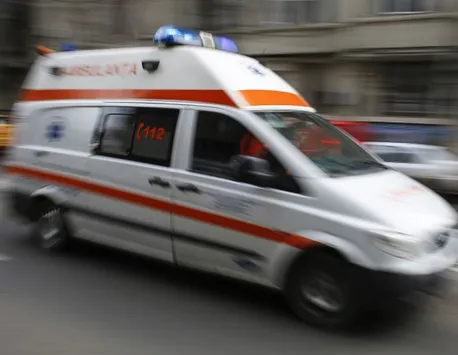 O fată de 13 ani a căzut de la etajul unui bloc din Sectorul 4 din București