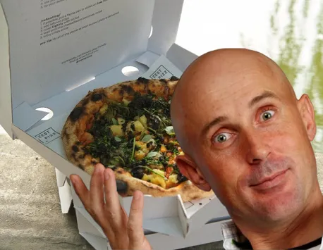 Pățania unui bucureștean după ce a comandat o pizza de la restaurantul lui Mugur Mihăescu: „Cum e posibil așa ceva?”