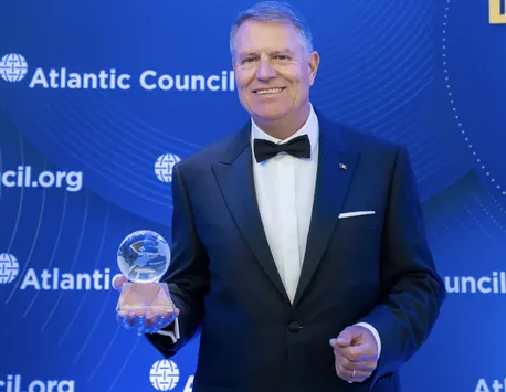 Iohannis a primit premiul Distinguished International Leadership, acordat de Consiliul Atlantic: „SUA nu au un aliat mai bun decât România, care s-a aflat cu adevărat în prima linie în efoprturile de a ajuta Ucraina” FOTO, VIDEO