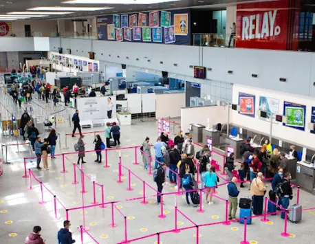Haos pe aeroportul din Cluj-Napoca. Zeci de pasageri au ratat zborul din cauza unei defecțiuni a sistemului de scanare a bagajelor