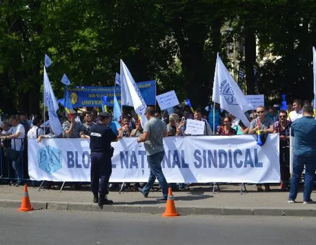 Protest BNS în faţa sediului Guvernului. Sindicaliștii cer reducerea fiscalităţii pe muncă: În ultimii ani, clasa politică din România a pus capitalul mai presus de toate