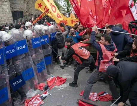 Alertă pe străzile Istanbulului! Protestele de 1 Mai au luat-o razna. Zeci de manifestanți, înfruntați de forțele de ordine