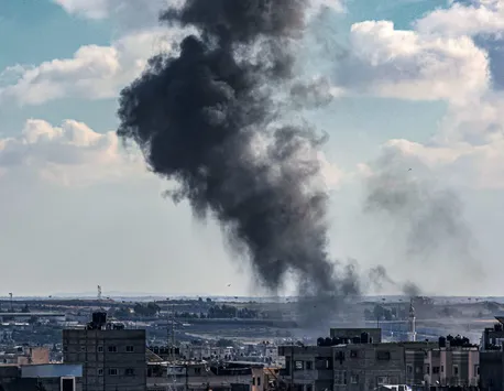 A început operaţiunea Rafah! Bombardamentele israeliene au omorât mai mulți civili în Palestina