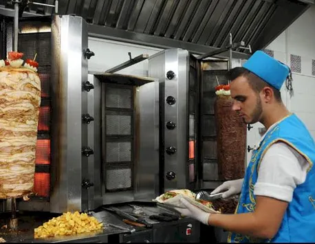 Șaorma, produs protejat în Europa. Turcii vor să fie reglementată clar rețeta de doner kebab