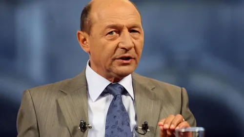 Traian Băsescu a provocat un accident rutier în București. Fostul președinte a lăsat un bilet pe mașină, iar apoi s-a dus direct la Poliție