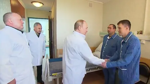 Imagini în premieră cu Vladimir Putin. A vizitat soldații răniți în Ucraina (VIDEO)