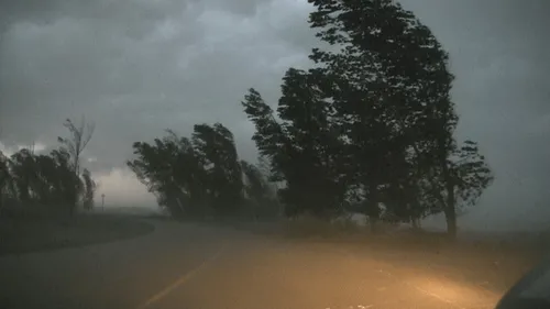 Cod ROȘU de vijelii, furtuni și grindină în Neamț. A fost emis mesaj RO-ALERT în mai multe localităţi