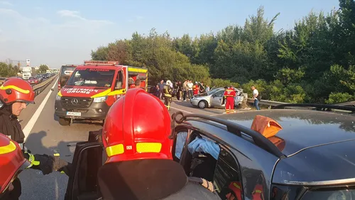 Accident dramatic pe autostrada A1 București-Pitești. Cinci mașini implicate, sunt șapte victime. O persoană preluată cu elicopterul SMURD