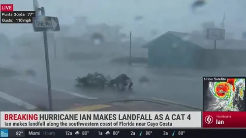 Uragan istoric în Florida. Un reporter aflat în mijlocul vijeliei a fost lovit de o creangă, colegul lui l-a implorat să se întoarcă în studio VIDEO