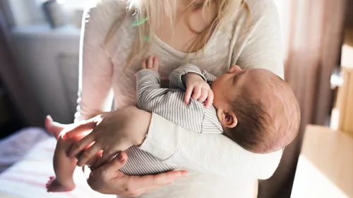 Vești oribile pentru mămici! Modificări majore ale indemnizației pentru maternitate