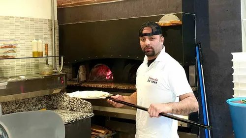 Problemele întâmpinate de proprietarul unei pizzerii din Italia: „Caut personal, ofer contract de muncă, dar oamenii vor să lucreze la negru”